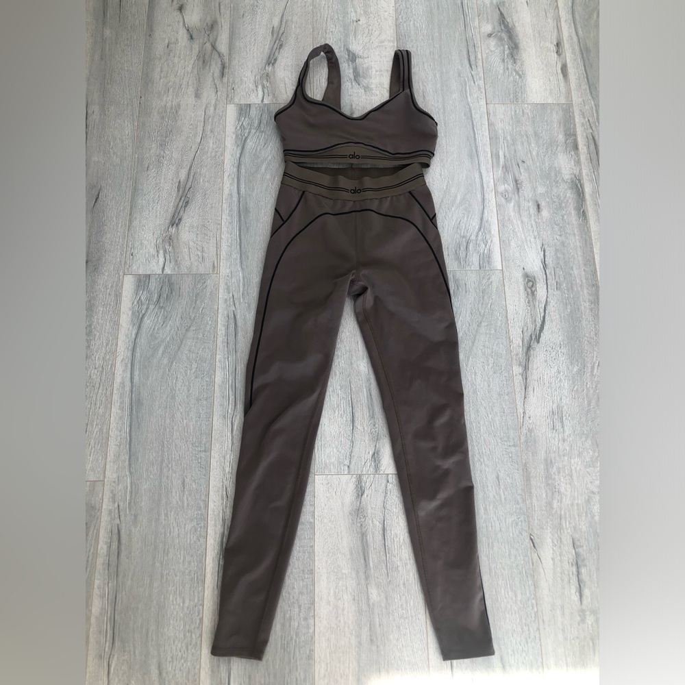 ALO Yoga Olive Tree Heartthrob Set